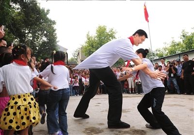 姚明变身“鸡妈妈”