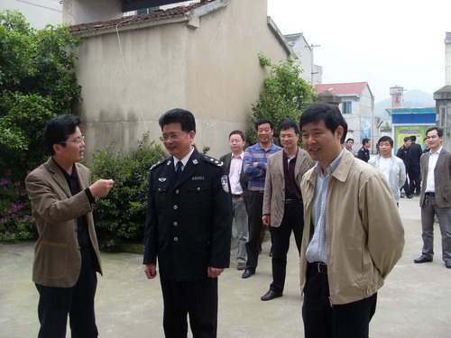 绍兴市委常委、公安局局长王海仁到金庭村调研