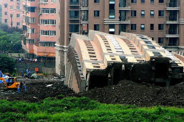 上海一在建住宅楼发生倒塌事故