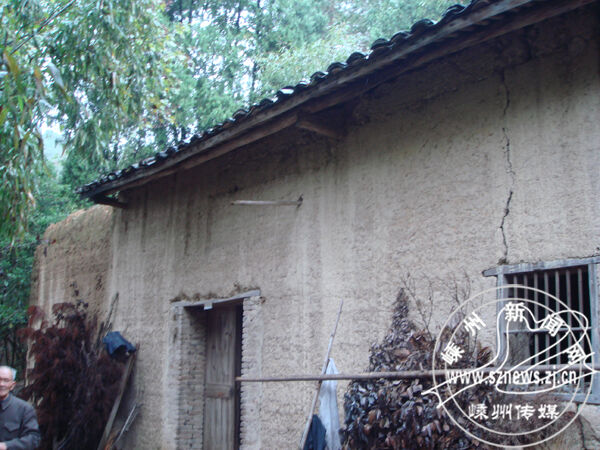 (图为房屋翻建前后对比)