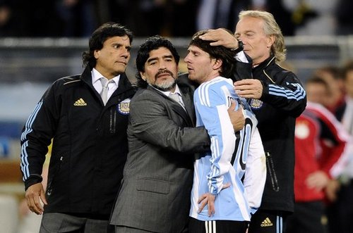 马拉多纳梅西一起哭泣 拿什么拯救悲情阿根廷