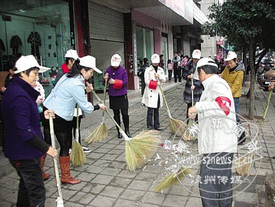 文明劝导特别行动第四场活动上街打扫卫生-