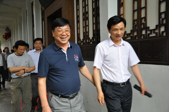 绍兴市副市长陈月亮一行参观艺术村