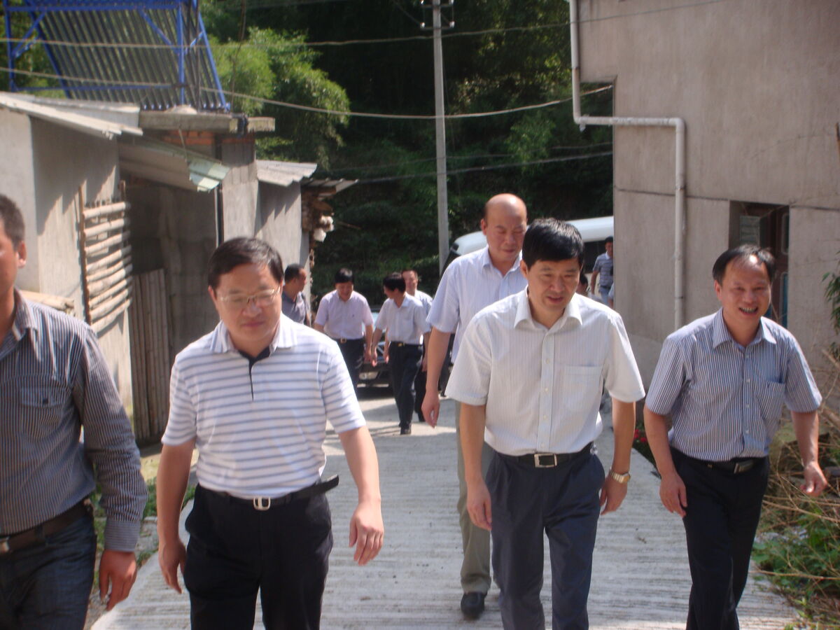 管委会党工委书记郭敏一行在嵊州市委副书记马志龙; 滨海新城管委会党