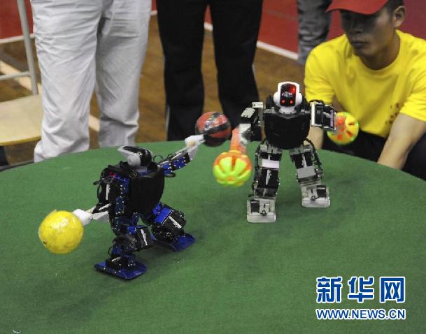 第二届国际仿人机器人奥林匹克大赛开赛(图)-机