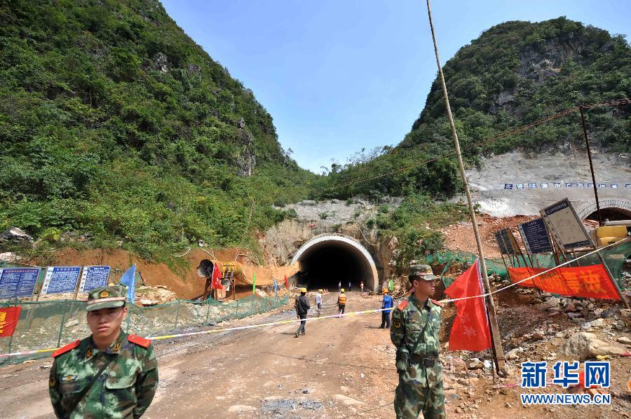 发生事故的广西德保县百靖高速公路10标段多贤隧道(10月10日摄)