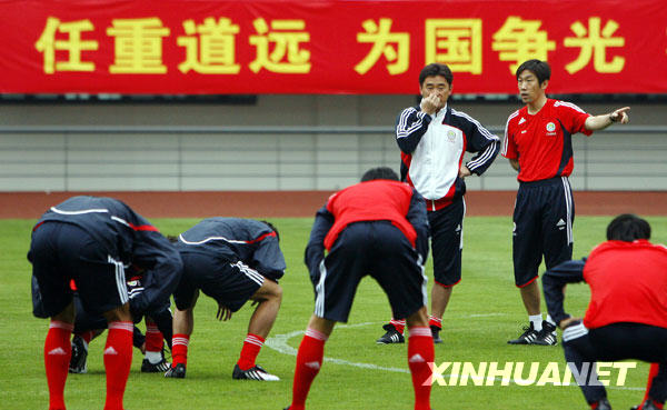 5��25�գ��������ߺ鲨�����ң��ۿ���Աѵ�������գ���һ���й�������������Ϻ���ɽ�������������״�ѵ����