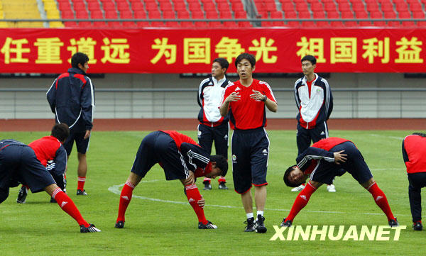 5��25�գ��������ߺ鲨���У�ָ����Աѵ�������գ���һ���й�������������Ϻ���ɽ�������������״�ѵ����