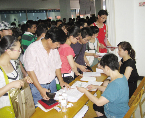 865����ѧ����������68����ٸ�λ