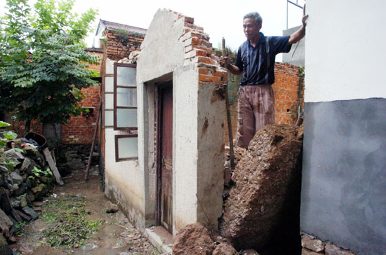 ��ɽ�����굹����Χǽ