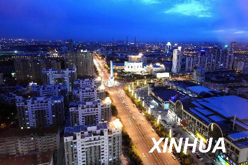 这是2008年9月25日拍摄的天津滨海新区夜景。 新华社记者刘海峰 摄