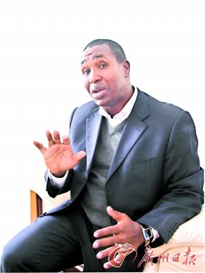 我国被劫货轮最快六周获释 与海盗协商顺利