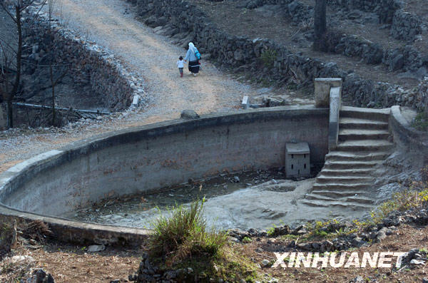 �ڹ���¡�ֵ¶��糣ô�壬���˺�С��ǣ�ִ�һ���Ѿ��ɺԵ�ˮ�����߹���2��22���㣩��