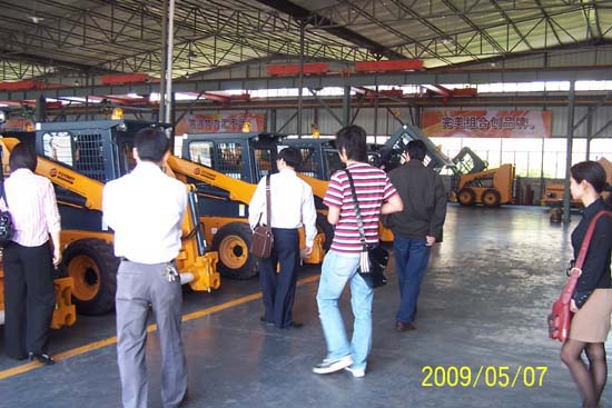 �й��������л���֧����ҵ��չ