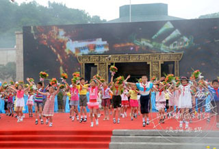 ��������������Ļʽ���й����˽���2500����