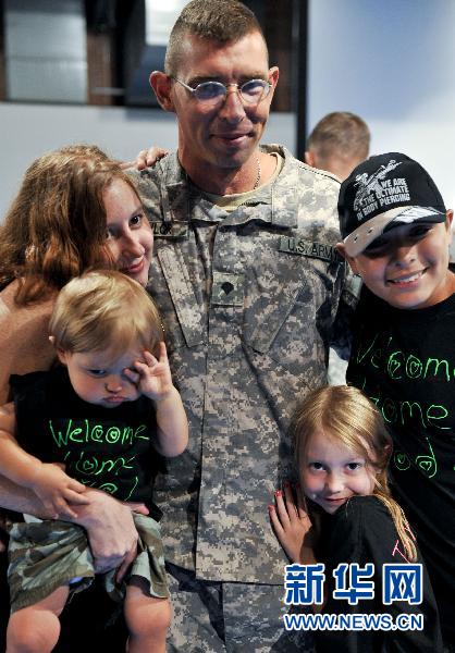     8��28�գ��������׶���ʢ�ٸ��������������»��أ�һ���������˷��ص�����ʿ��������žۡ� �»������ �ž� ��