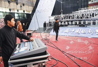 �й�Խ�������ڱ�Ļʽ ��̨���û������