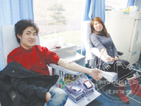 ���˽�զ�������� С��������Ѫ����