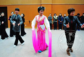 ���������ʹ��������Ů��Ԭѩ��