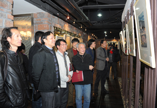 ����Ⱥ�������ݾٰ��ͻ�չ