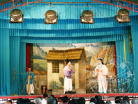 Խ��Ϸ�ĵ���� �ܵ�����ӭ