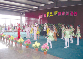 ����ѧУ��Ӣ��ڰ������ɫ