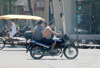 �����޶�Ϸ ��ʻʱ����ϰ�ȫͷ��