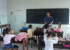 ����ż�ɽ��Ȼ�壺Ϊ�˺����ǲ���Զ·