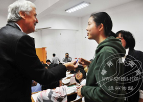 �¹�У��������һ�н�ѧ