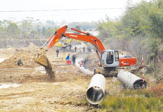 �ӿ츴��ʩ��  ȷ�����й�ˮ