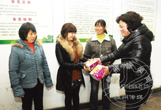 ������Ա�ذ�����Ů��