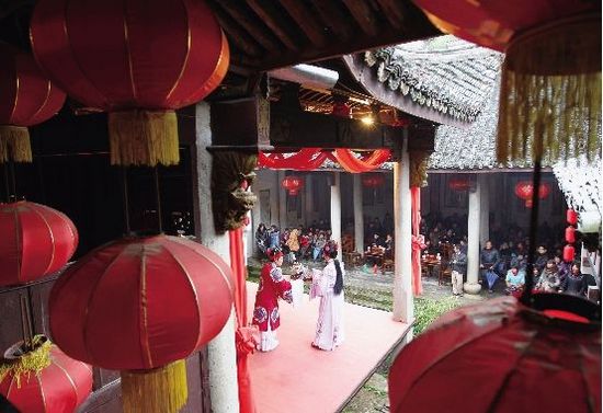 ������壬�й�Ů��Խ�絮���������и�����ʩ��᮴壬��Խ�����ڹ�Ϸ̨��Ϊ�������ݳ�����Ϥ�������ڼ䣬��Խ����ÿ��Ϊ������Ϸ��