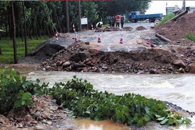 ������·��ײ����13����(ͼ)