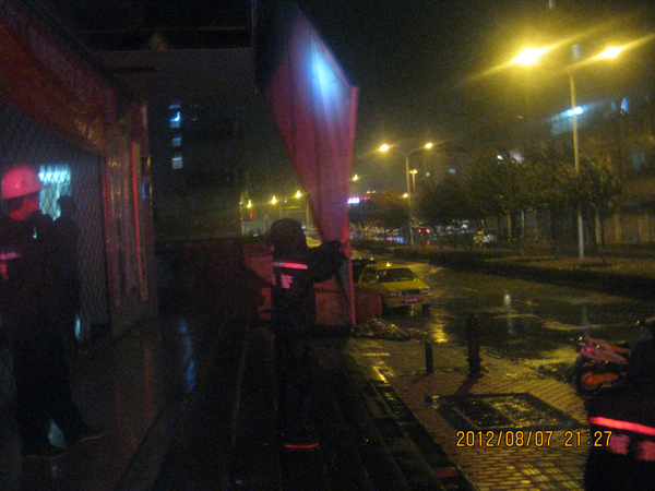 �ǹܹ�����Աð����ҹ�����̨�紵���Ĺ����