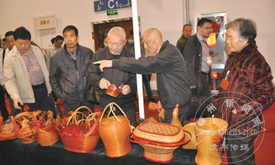 �������Ų�չ���ڹ���ɭ����