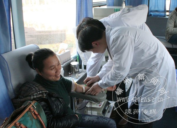 ������ѧ����ʦӻԾ������Ѫ 