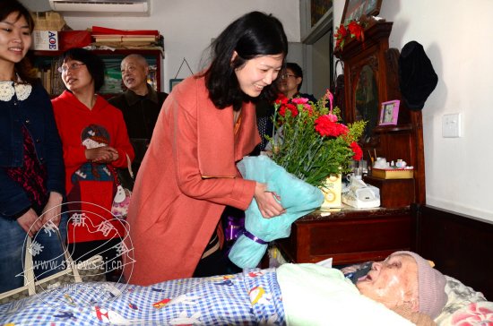 �������˹����� ��Ա������ף��