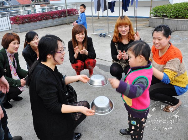 6��İ��Ľ�������Ϊ�˺����ǵ�΢Ц