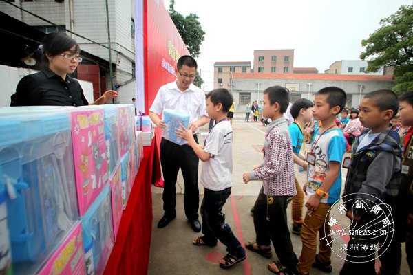 �̳ǡ�������԰Ϊ����ѧУ����6����Ԫ����