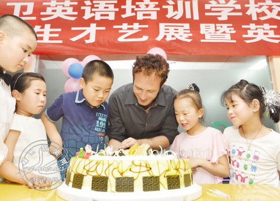 �д���Ӣ����ѵѧ��С�����ǻ��ȡ���һ��