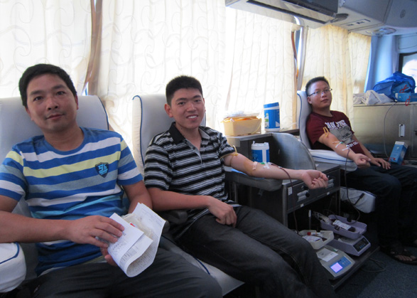 ���¹�ҩҵ����֯Ա����Ѫ