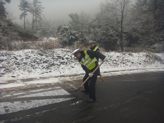 ������·���л�ѩ ������ӹ����жӲ�ѩ����ȫ