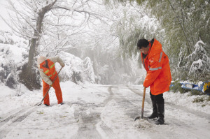 ����ƫԶɽ����·�������� ͨ�������·��ɳ�ѩ