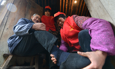 ���𻯳�ŨŨ�İ� �ϵꡰ��ɩ�����ư�˫��Ь������