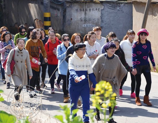 �尮���ţ� ӭ�����ˡ�����̤��