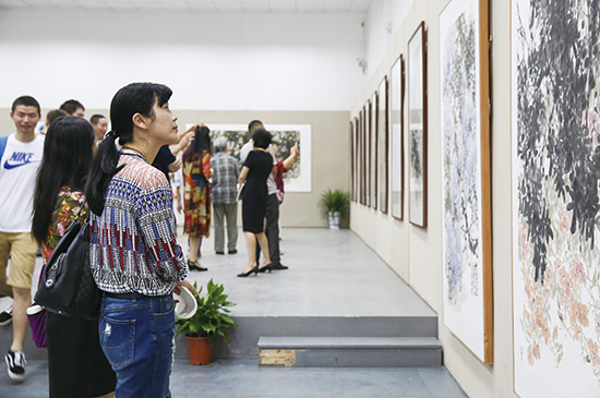 Ů����¥ѩ��ٰ���˻�չ