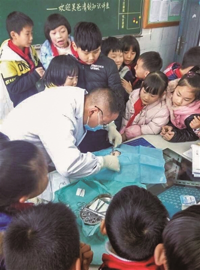 ��ӢСѧ���ҳ��Ͽ� �ḻ����