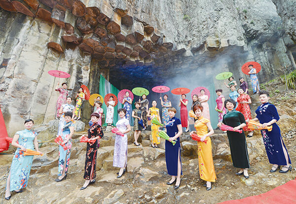 �����Ļ�չ�֡�����������